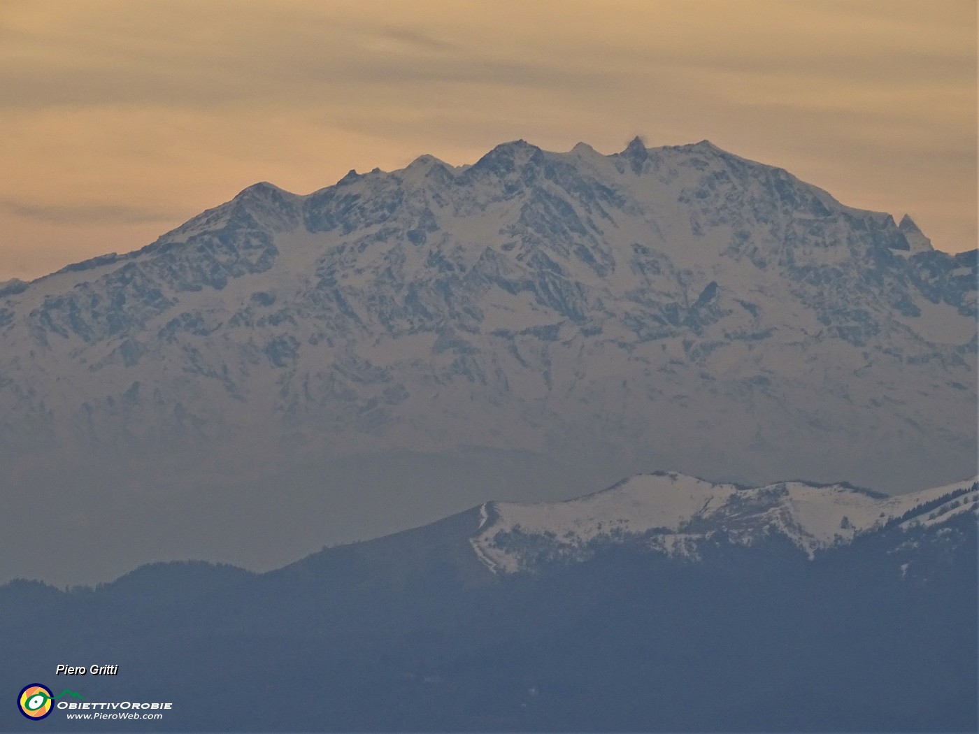 91 Maxi zoom verso il Monte Rosa (4634 m) nei colori tardopomeridiani.JPG